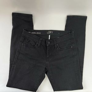 Ann Taylor Loft Modern Skinny size 26 / 2P Dark Wash Women Low Rise Black Jeans